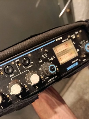 Shure FP33 portable stereo mixer used with low noise and wide dynamic range