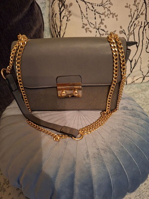 Crossbody bag with chain, grey
