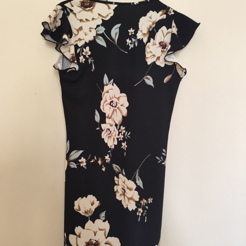 Black floral dress size Large like new