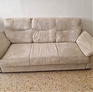 Πωλείται ένας τριθεσιος καναπές σχεδόν καινούργιος και ένα γραφείο σε αρκετά καλή κατάσταση