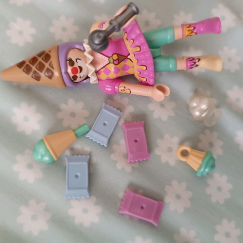 Playmobil Ever Dreamers like new, missing chocolate stickers