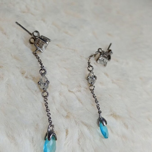 Silver earrings with white and turquoise stones used