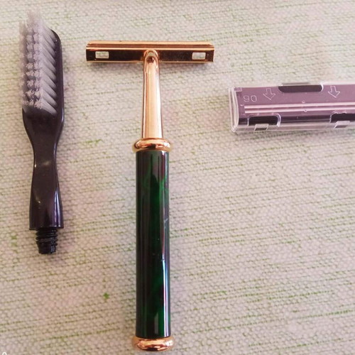 Vintage Art Deco travel shaving set like new with safety razor