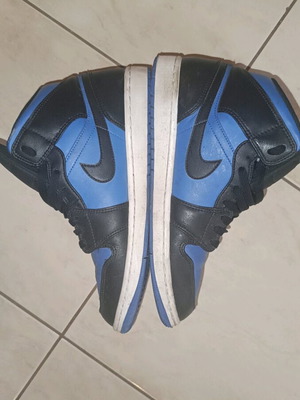 Jordan 1 Mid size 43 like new with boxes