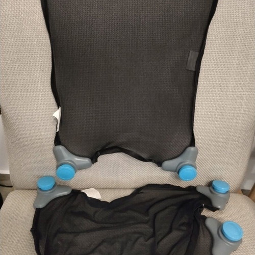Munchkin car sun shades used, set of 2 with suction cups