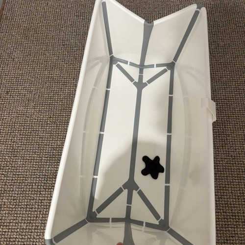Stokke Flexi Bath like new with color-changing temperature plug
