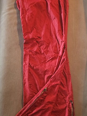 O'Neil ski pants size M used, red