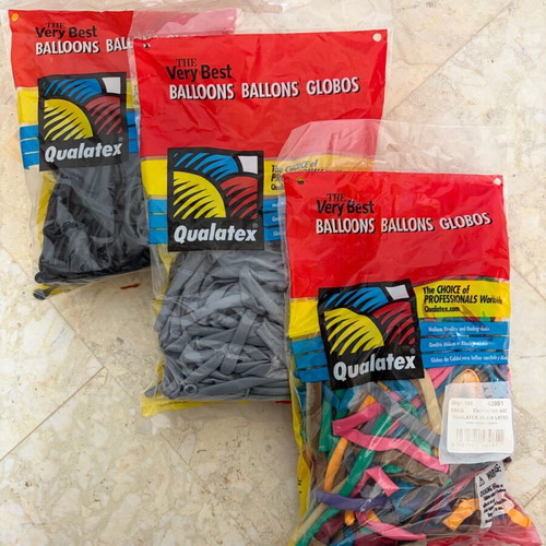Balloon construction kit with Qualatex balloons, pumps, accessories