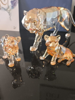 Swarovski кристални декоративни фигурки нови, серия Endangered Wildlife Trilogy 2010