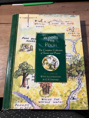 Winnie the Pooh illustrated book like new, collectible