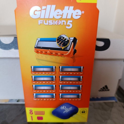 Gillette Fusion 5 8 ανταλλακτικές κεφαλές με θήκη ταξιδιού καινούργιο