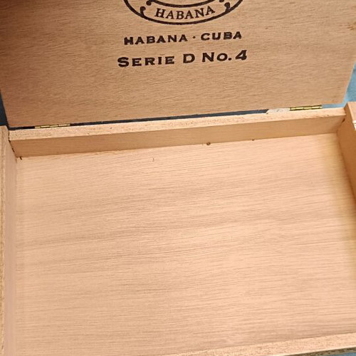 Wooden Partagas Serie D No 4 cigar box like new