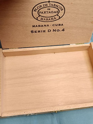 Wooden Partagas Serie D No 4 cigar box like new