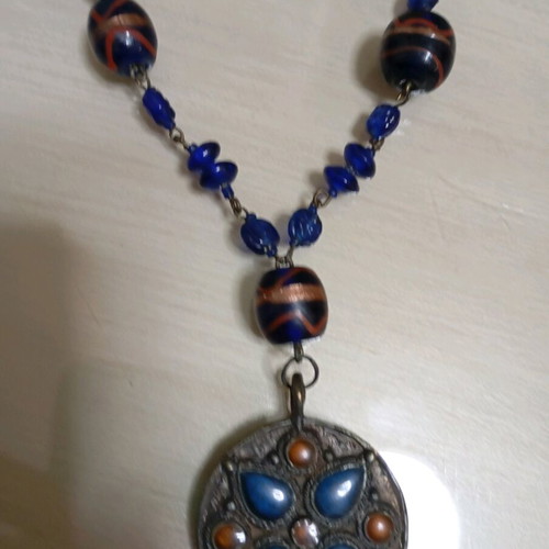 Necklace with semi-precious beads like new, blue