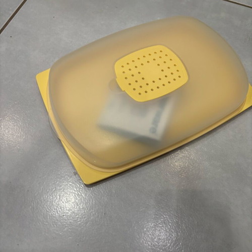 Tupperware low cheese container with filter