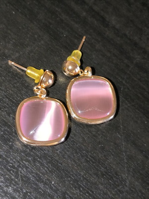 Hypoallergenic stainless steel earrings with pink cat eye stone