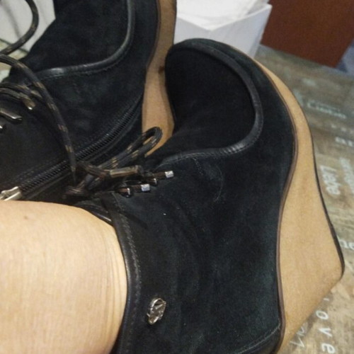 Women's black ankle boots like new, suede with fur lining