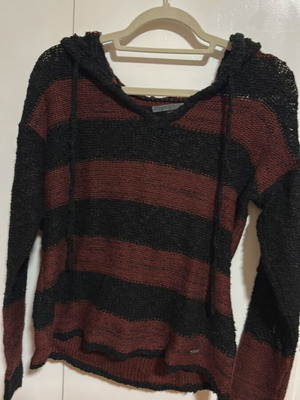 Attrattivo knitted sweater like new, size S, black and red