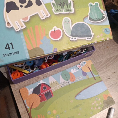 Children's magnets like new, 200+ pieces with animals, cars, letters, numbers