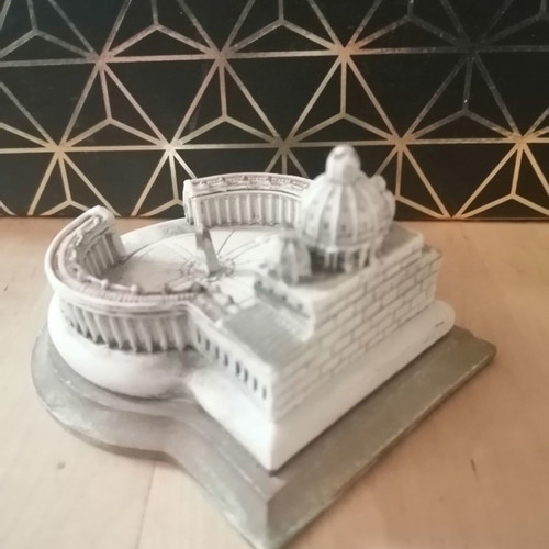 Decorative item used with detail