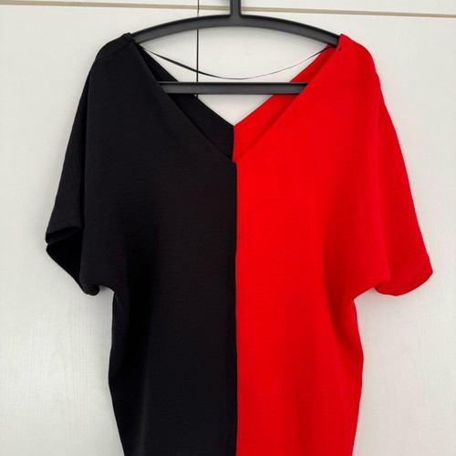 Two-tone T-shirt like new, size M, red and black