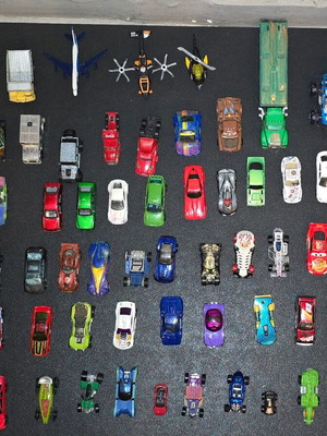 Hotwheels metal and plastic toy cars used