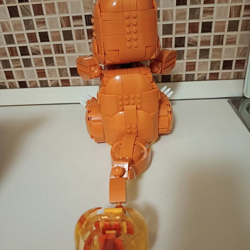 Mega Pokemon Jumbo Charmander figure with 750 compatible bricks