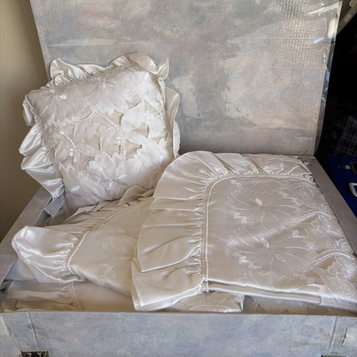White wedding bedspread set satin with lace like new