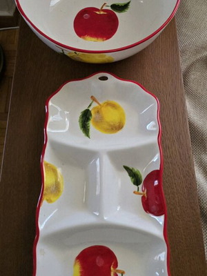 Fruit bowl and nut dish set like new