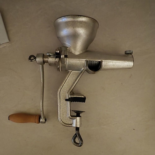 Blaumann BL-1247 manual fruit and vegetable juicer grinder