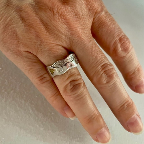 Silver ring with white and yellow zircon used
