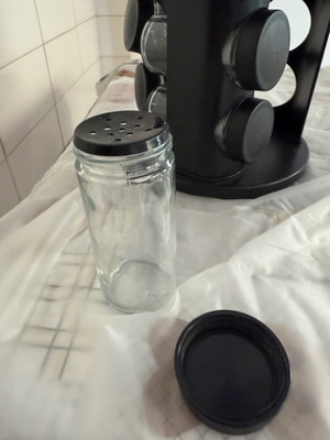 Spice rack with 9 jars new