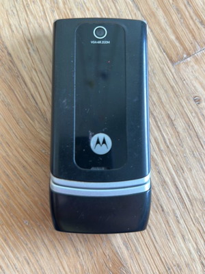 Motorola W375 like new black phone with up to 7.9 MPixel camera