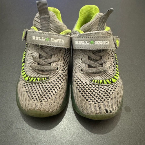 Bull Boys shoes used, size 26, gray, lights not working