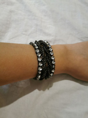 Bracelet used with strass and braided chain detail