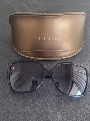 Gucci Cateye sunglasses like new, black gradient lens
