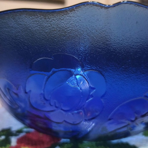 Blue glass salad bowl like new with embossed flowers