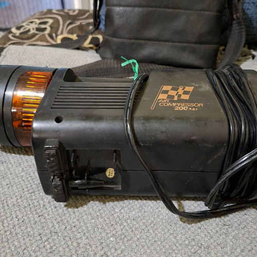 Φορητό κομπρεσέρ αυτοκινήτου 12V 200 PSI μεταχειρισμένο με φακό έκτακτης ανάγκης