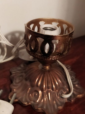 Vintage table lamp with floral base and carved copper-gold finish