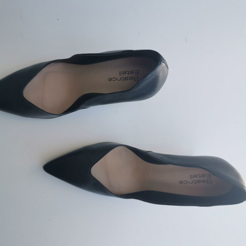 Beatrice Estell black leather pumps size 38 like new