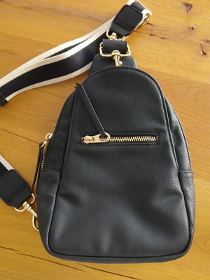 Universal Thread crossbody bag new, black