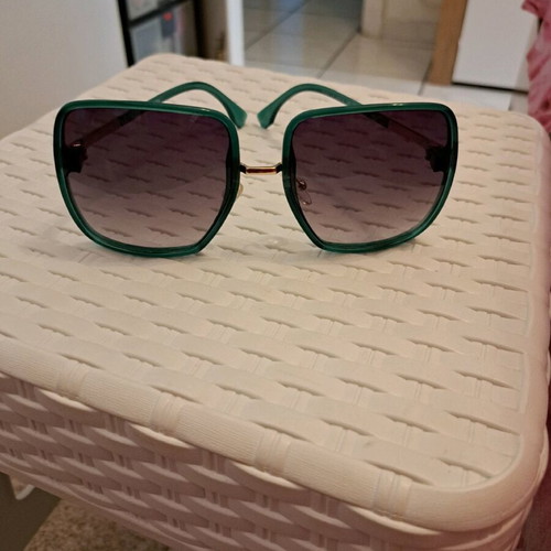 Sunglasses almost new, large impressive cat-eye
