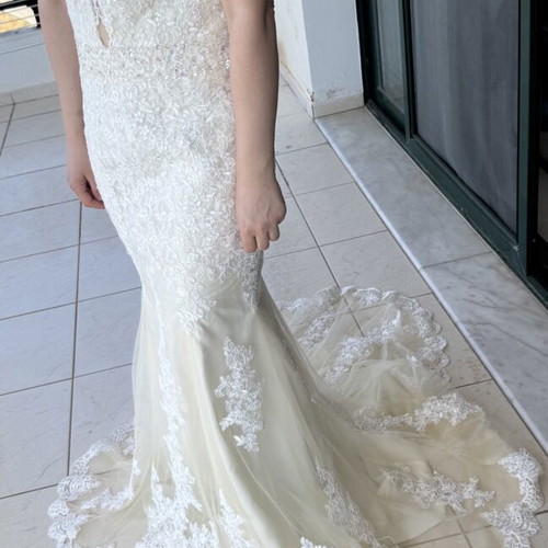 Wedding dress new, mermaid style, size medium, white