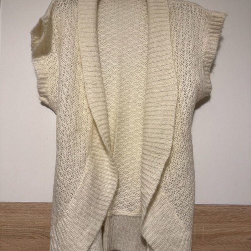 More&More sleeveless knitted vest like new, cream with belt