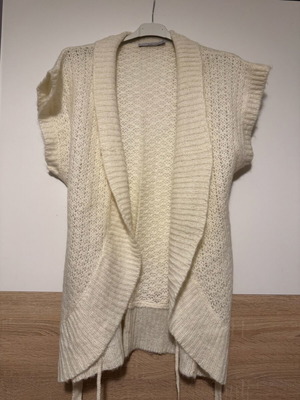 More&More sleeveless knitted vest like new, cream with belt