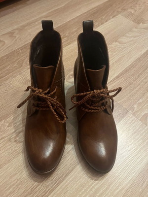 Brown ankle boots size 39 like new