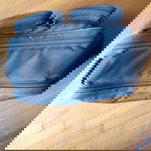 Canon EOS 1000 μεταχειρισμένη με φλας και τσάντα μεταφοράς