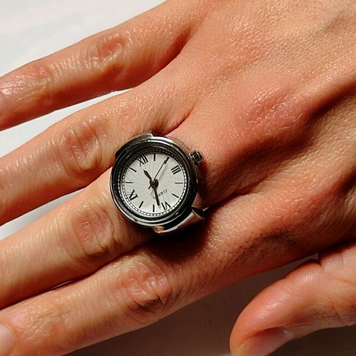 Global Watch Women's Ring Watch new with quartz mechanism