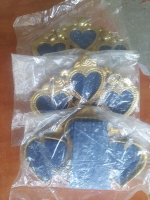 Triple bronze heart photo frame new, 15×10 cm, velvet base without glass