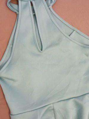 Sleeveless dress like new with impressive back in silver pistachio color